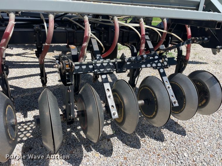 image for item GP9641 Crustbuster  3200  TS39X10 hoe grain drill