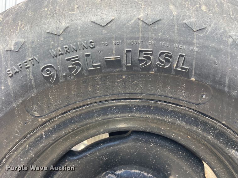 image for item GP9641 Crustbuster  3200  TS39X10 hoe grain drill