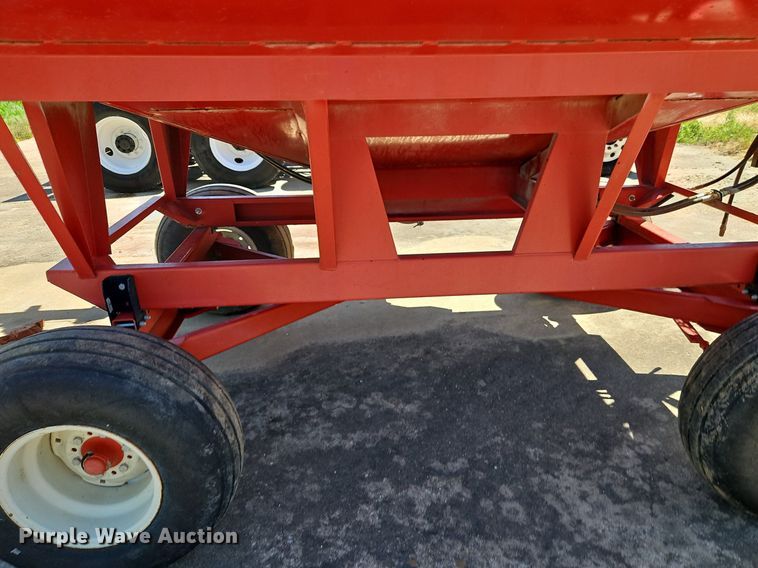 image for item IH9099 Unverferth GB275 gravity wagon