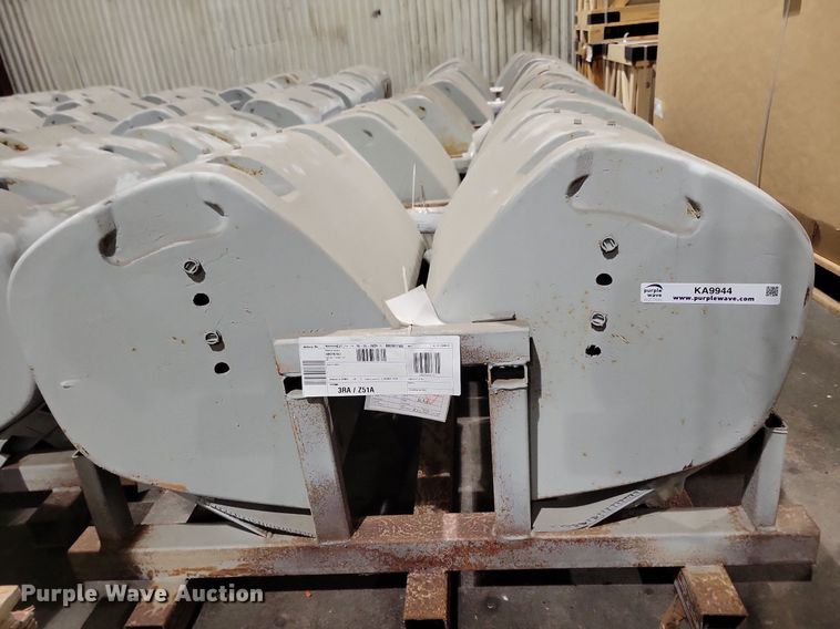 image for item KA9944 (10) AGCO front weights