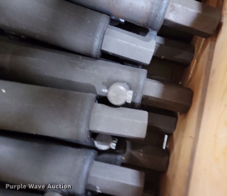 image for item KA9951 (122) RoGator hydraulic cylinders 