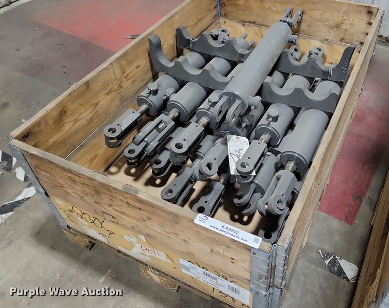 image for item KA9952 (64) AGCO hydraulic cylinders