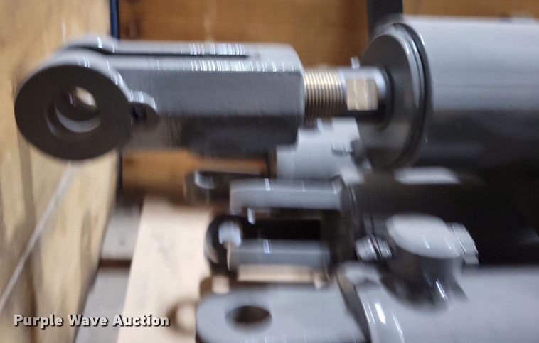 image for item KA9952 (64) AGCO hydraulic cylinders