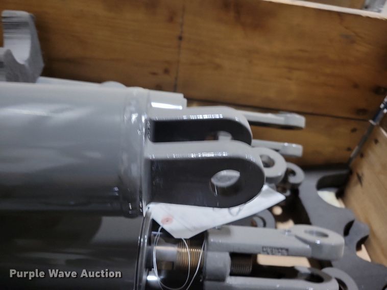 image for item KA9952 (64) AGCO hydraulic cylinders