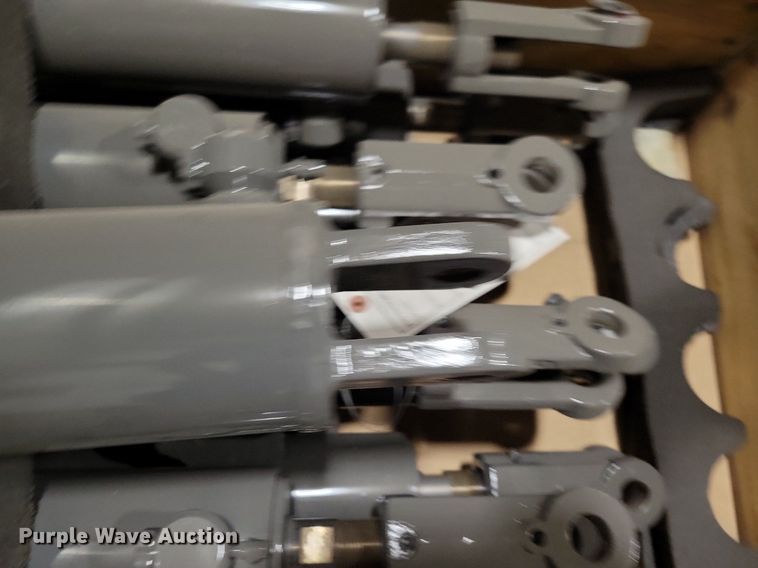image for item KA9952 (64) AGCO hydraulic cylinders