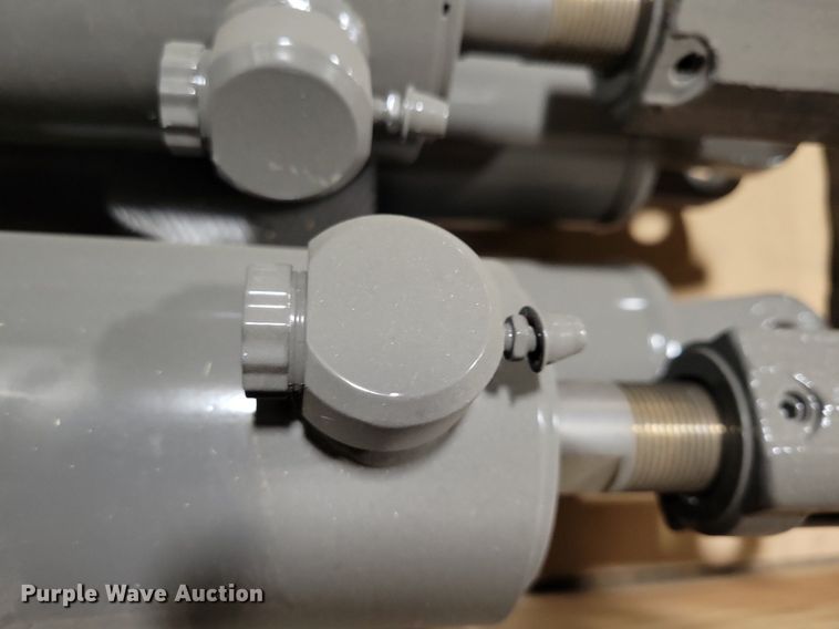 image for item KA9952 (64) AGCO hydraulic cylinders