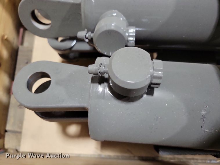 image for item KA9952 (64) AGCO hydraulic cylinders