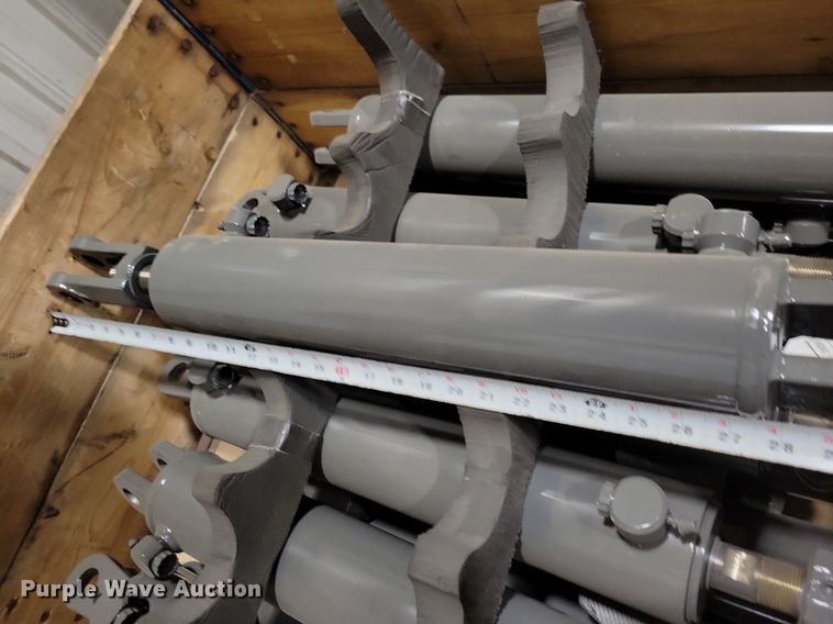 image for item KA9952 (64) AGCO hydraulic cylinders