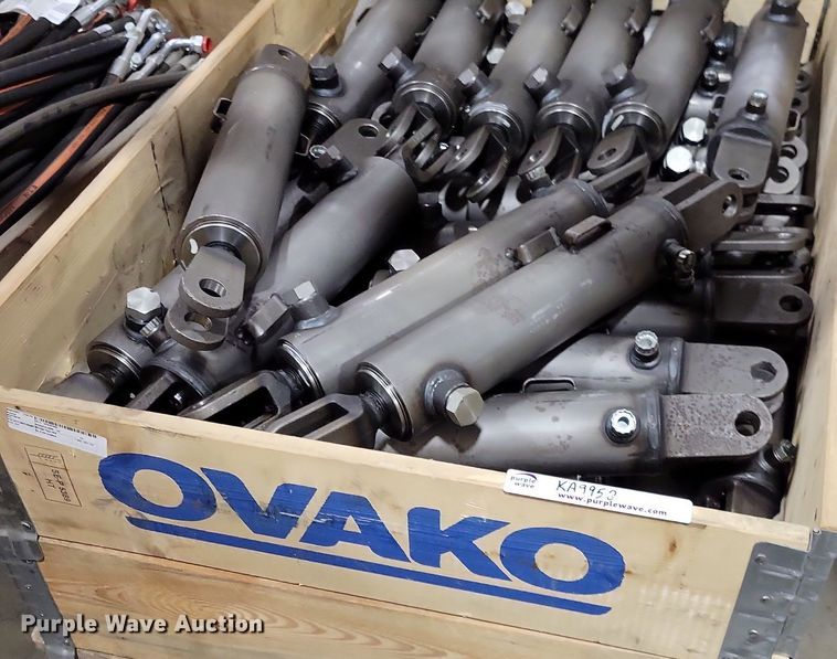 image for item KA9952 (64) AGCO hydraulic cylinders