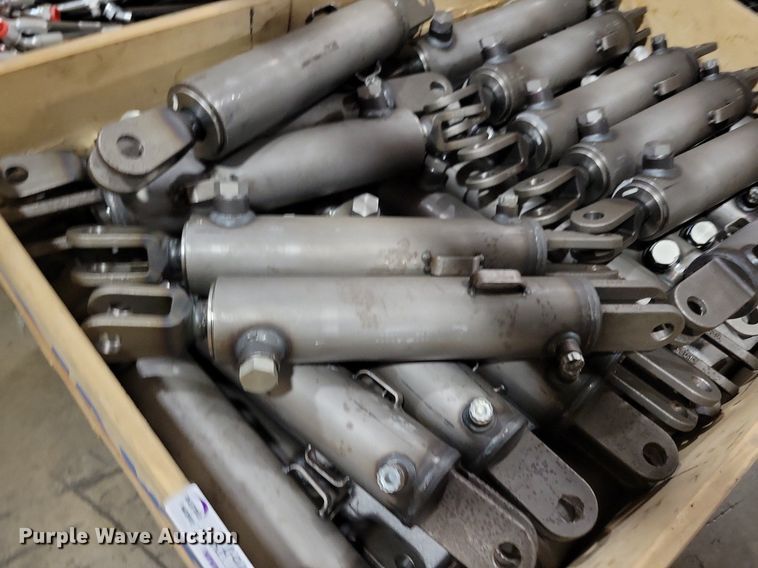 image for item KA9952 (64) AGCO hydraulic cylinders
