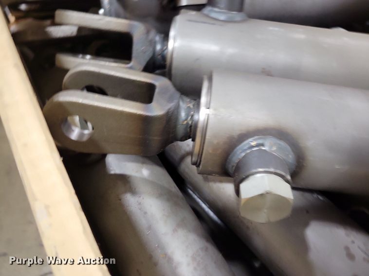 image for item KA9952 (64) AGCO hydraulic cylinders