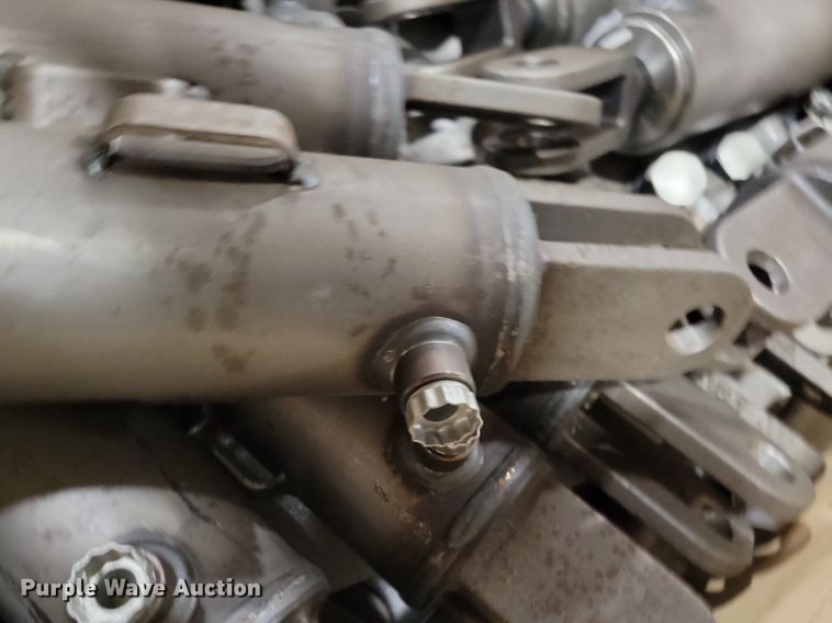 image for item KA9952 (64) AGCO hydraulic cylinders
