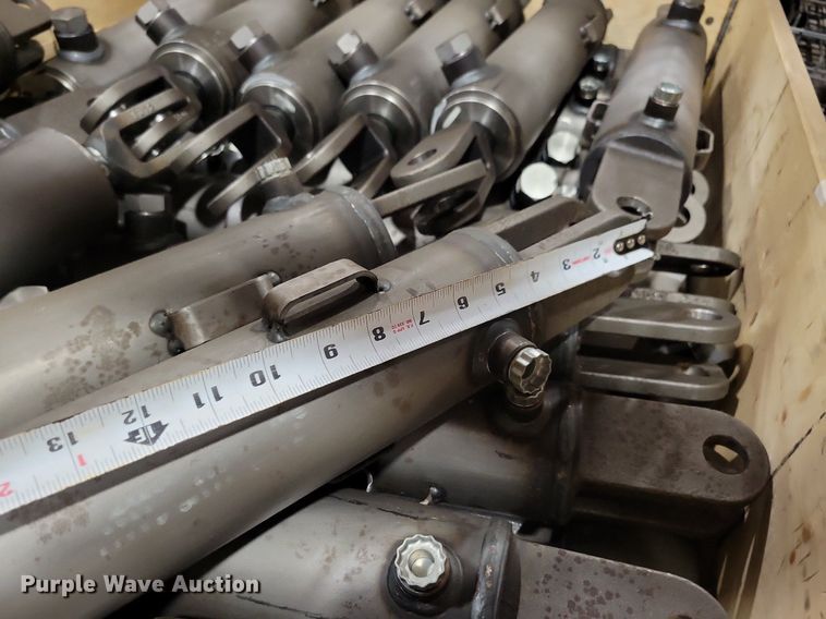 image for item KA9952 (64) AGCO hydraulic cylinders