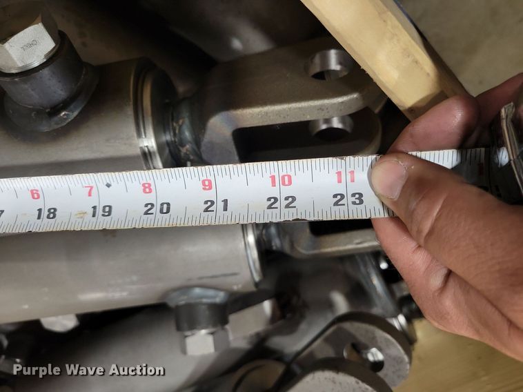 image for item KA9952 (64) AGCO hydraulic cylinders