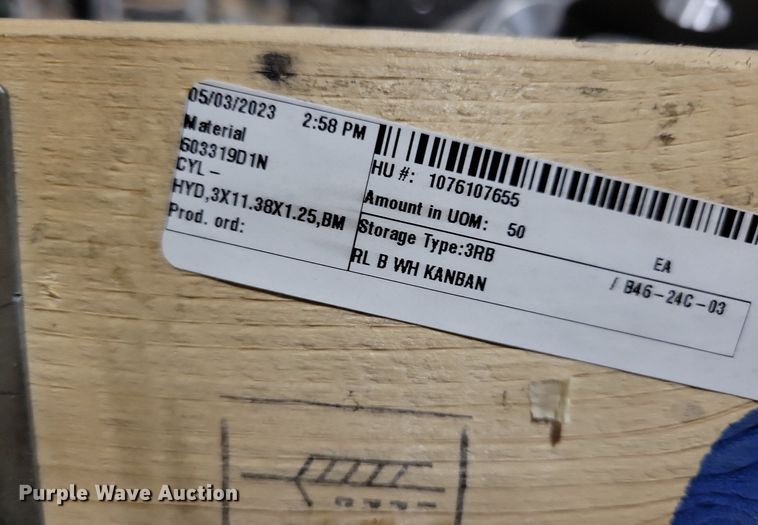 image for item KA9952 (64) AGCO hydraulic cylinders