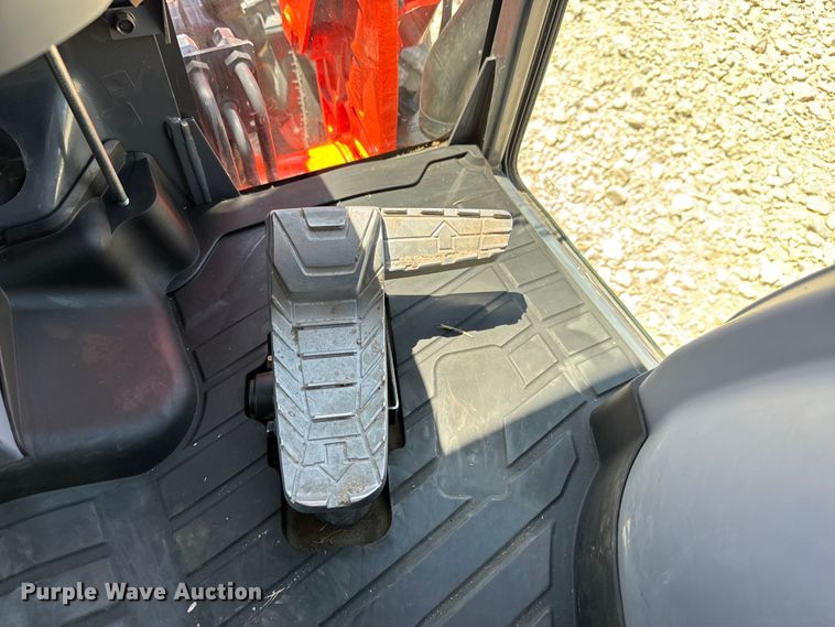 image for item NL9998 2021 Kubota  L6060D MFWD tractor 