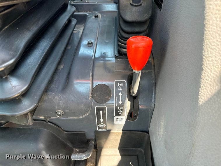 image for item NL9998 2021 Kubota  L6060D MFWD tractor 