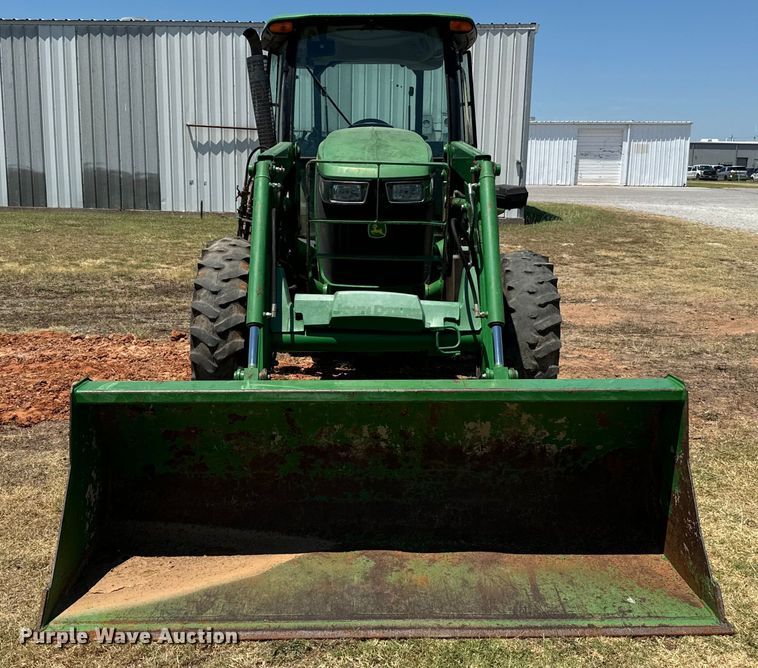 image for item NQ9632 2015 John Deere 5100 E MFWD tractor