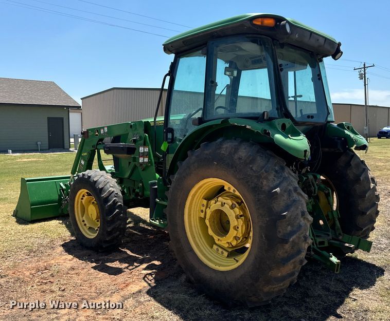 image for item NQ9632 2015 John Deere 5100 E MFWD tractor
