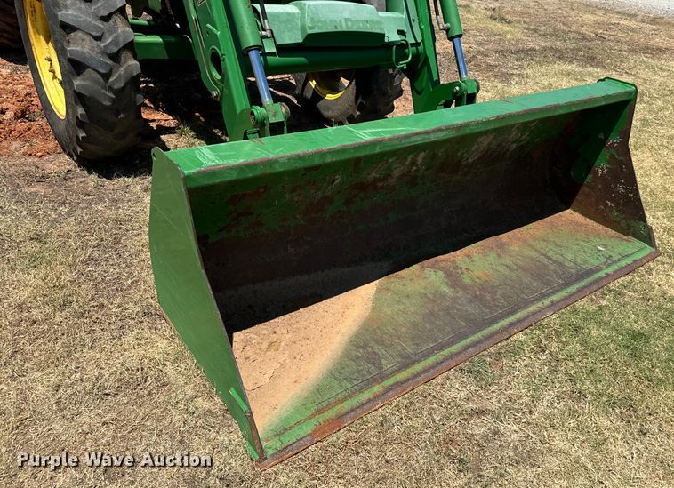 image for item NQ9632 2015 John Deere 5100 E MFWD tractor