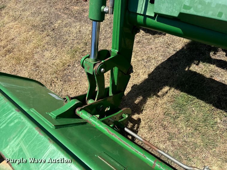 image for item NQ9632 2015 John Deere 5100 E MFWD tractor