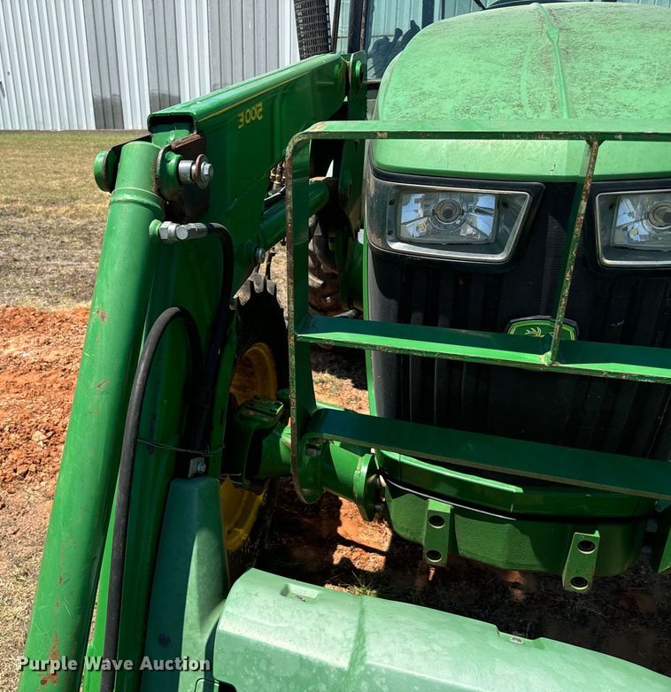 image for item NQ9632 2015 John Deere 5100 E MFWD tractor