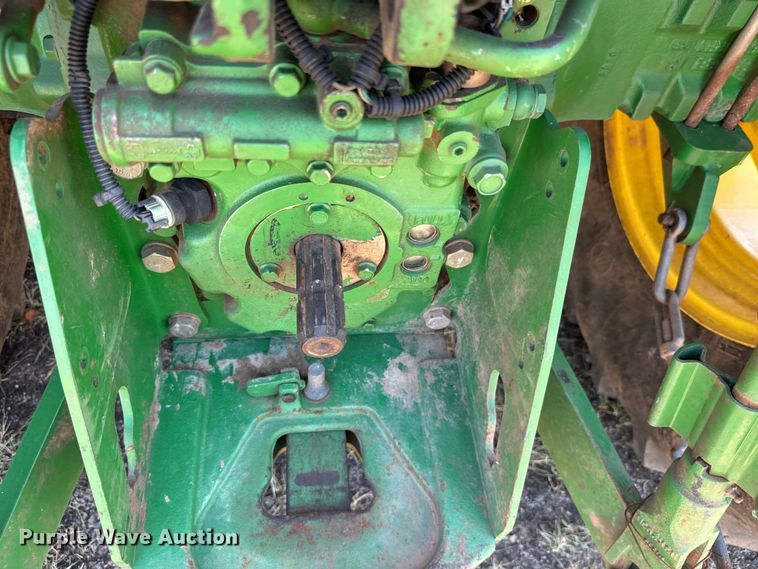 image for item NQ9632 2015 John Deere 5100 E MFWD tractor