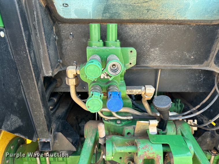 image for item NQ9632 2015 John Deere 5100 E MFWD tractor