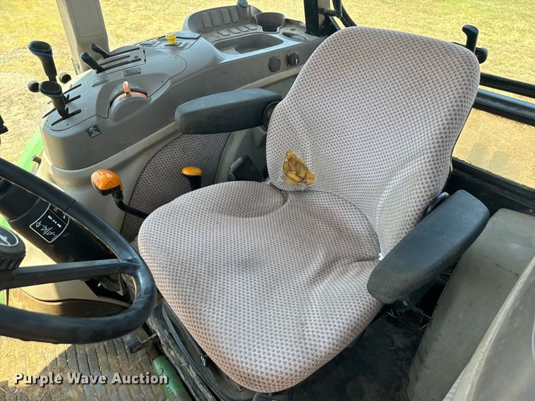 image for item NQ9632 2015 John Deere 5100 E MFWD tractor