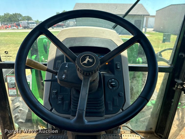 image for item NQ9632 2015 John Deere 5100 E MFWD tractor