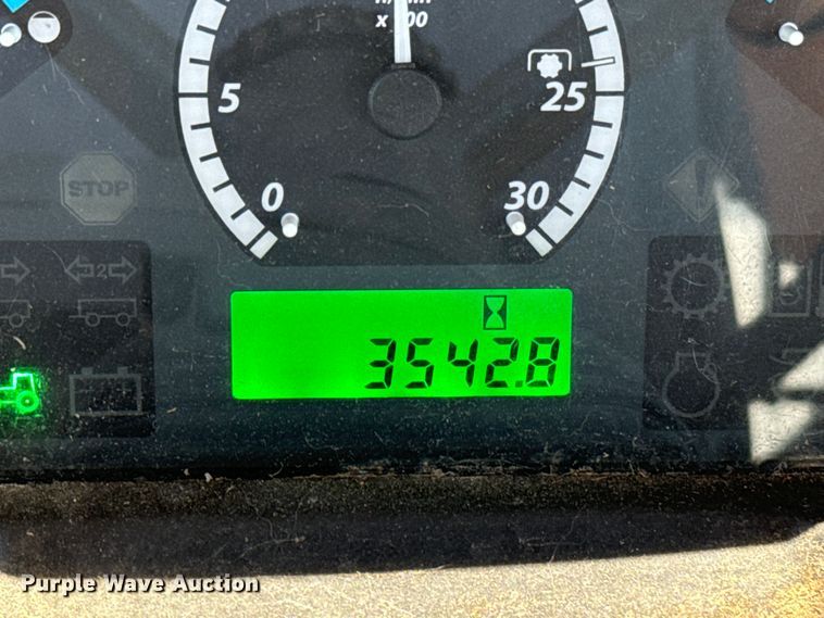 image for item NQ9632 2015 John Deere 5100 E MFWD tractor