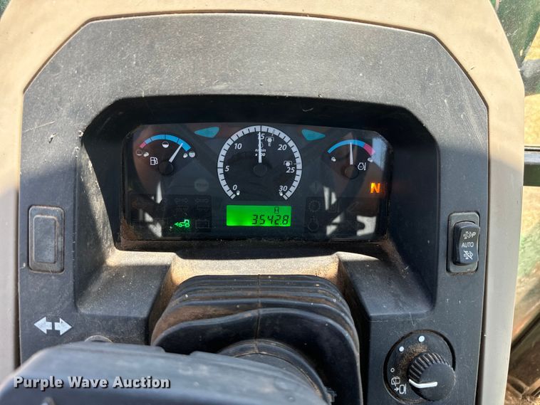 image for item NQ9632 2015 John Deere 5100 E MFWD tractor