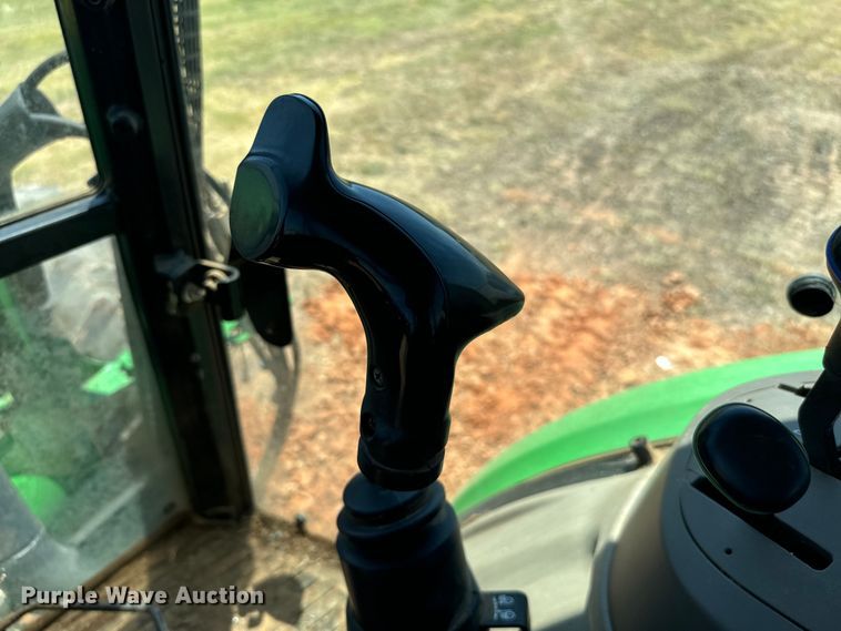 image for item NQ9632 2015 John Deere 5100 E MFWD tractor