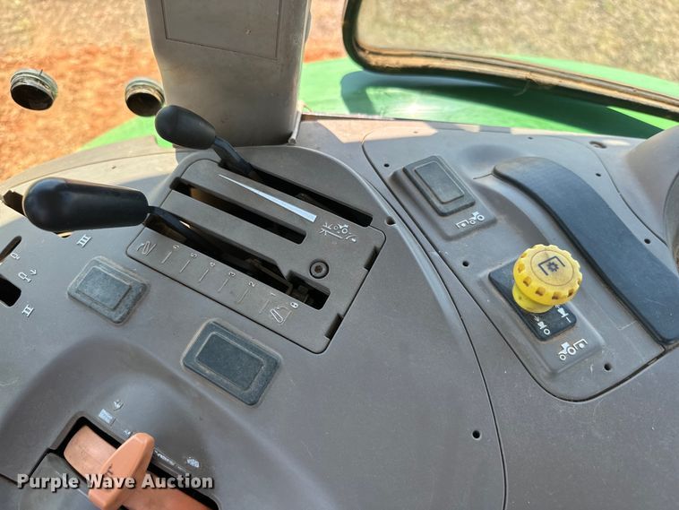 image for item NQ9632 2015 John Deere 5100 E MFWD tractor