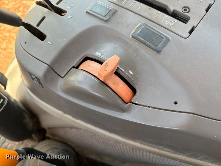 image for item NQ9632 2015 John Deere 5100 E MFWD tractor