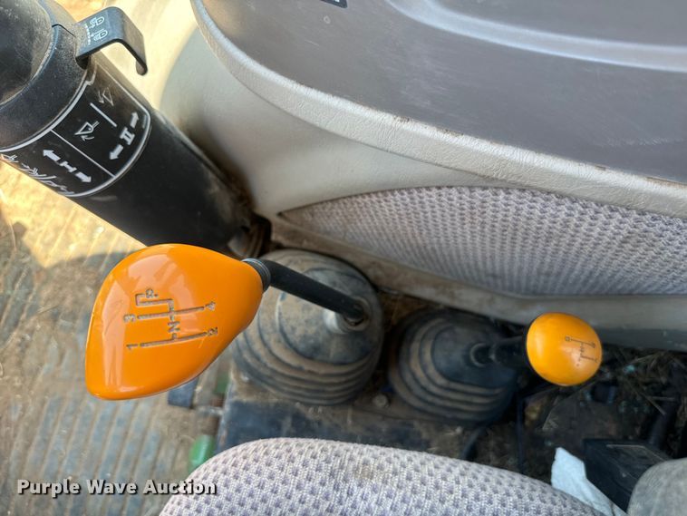 image for item NQ9632 2015 John Deere 5100 E MFWD tractor