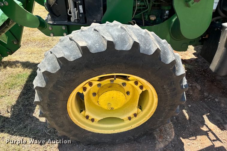 image for item NQ9632 2015 John Deere 5100 E MFWD tractor