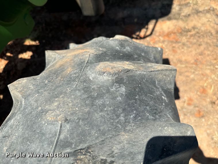 image for item NQ9632 2015 John Deere 5100 E MFWD tractor