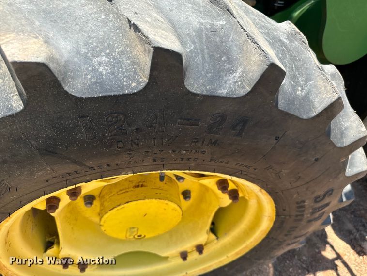 image for item NQ9632 2015 John Deere 5100 E MFWD tractor