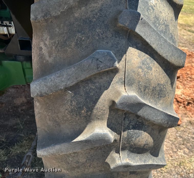 image for item NQ9632 2015 John Deere 5100 E MFWD tractor