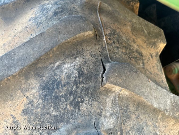 image for item NQ9632 2015 John Deere 5100 E MFWD tractor