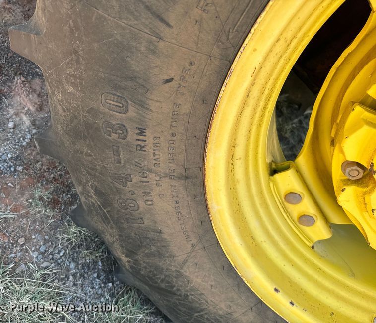 image for item NQ9632 2015 John Deere 5100 E MFWD tractor