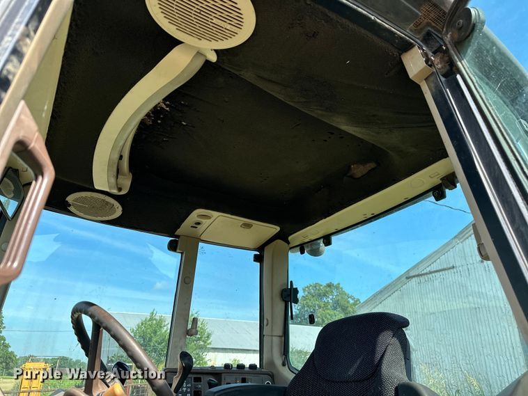 image for item NR9819 2004 John Deere 6420 MFWD tractor