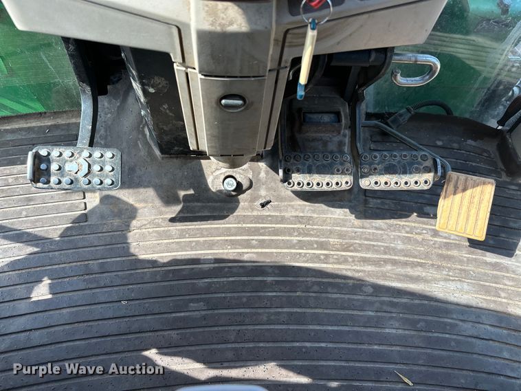 image for item NR9819 2004 John Deere 6420 MFWD tractor