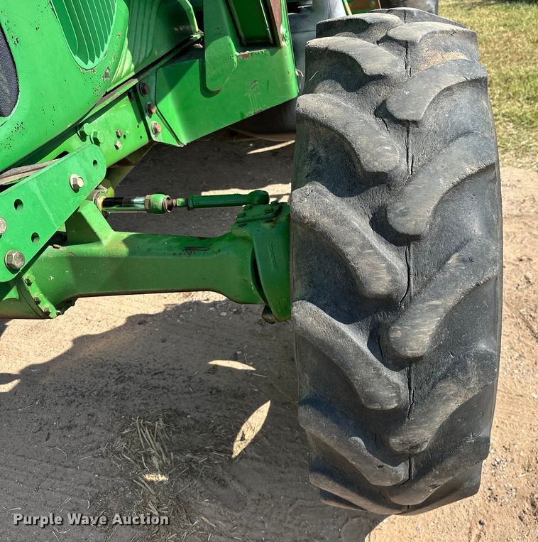 image for item NR9819 2004 John Deere 6420 MFWD tractor