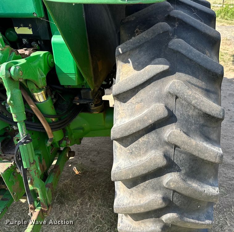 image for item NR9819 2004 John Deere 6420 MFWD tractor