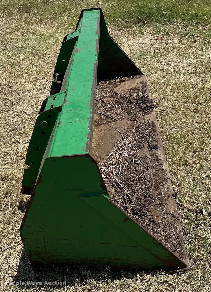 image for item NR9819 2004 John Deere 6420 MFWD tractor