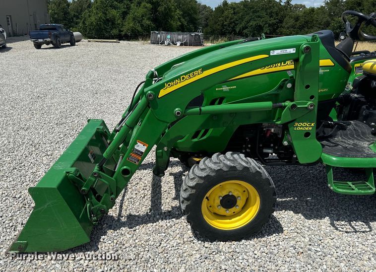 image for item OF9700 2013 John Deere 3520 MFWD tractor