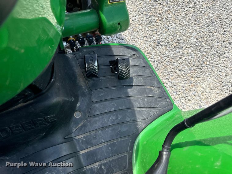 image for item OF9700 2013 John Deere 3520 MFWD tractor