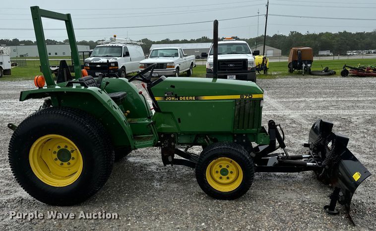 image for item OF9776 1994 John Deere 870 MFWD tractor